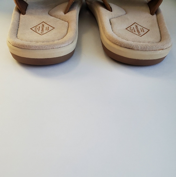 St. John's Bay brand Flip Flops Men NWOT size:Small/7-8 Tan & Brown *READ* - Picture 5 of 13
